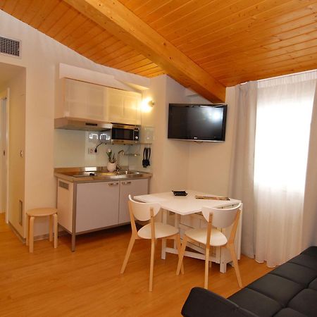 Burgo Hostal Rimbombin מראה חיצוני תמונה
