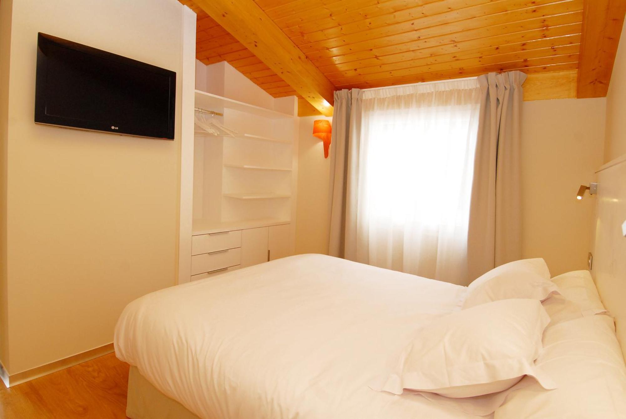 Burgo Hostal Rimbombin מראה חיצוני תמונה