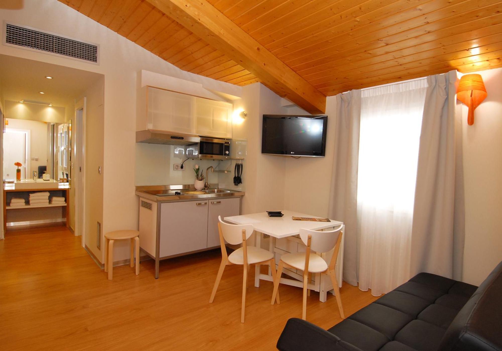 Burgo Hostal Rimbombin מראה חיצוני תמונה