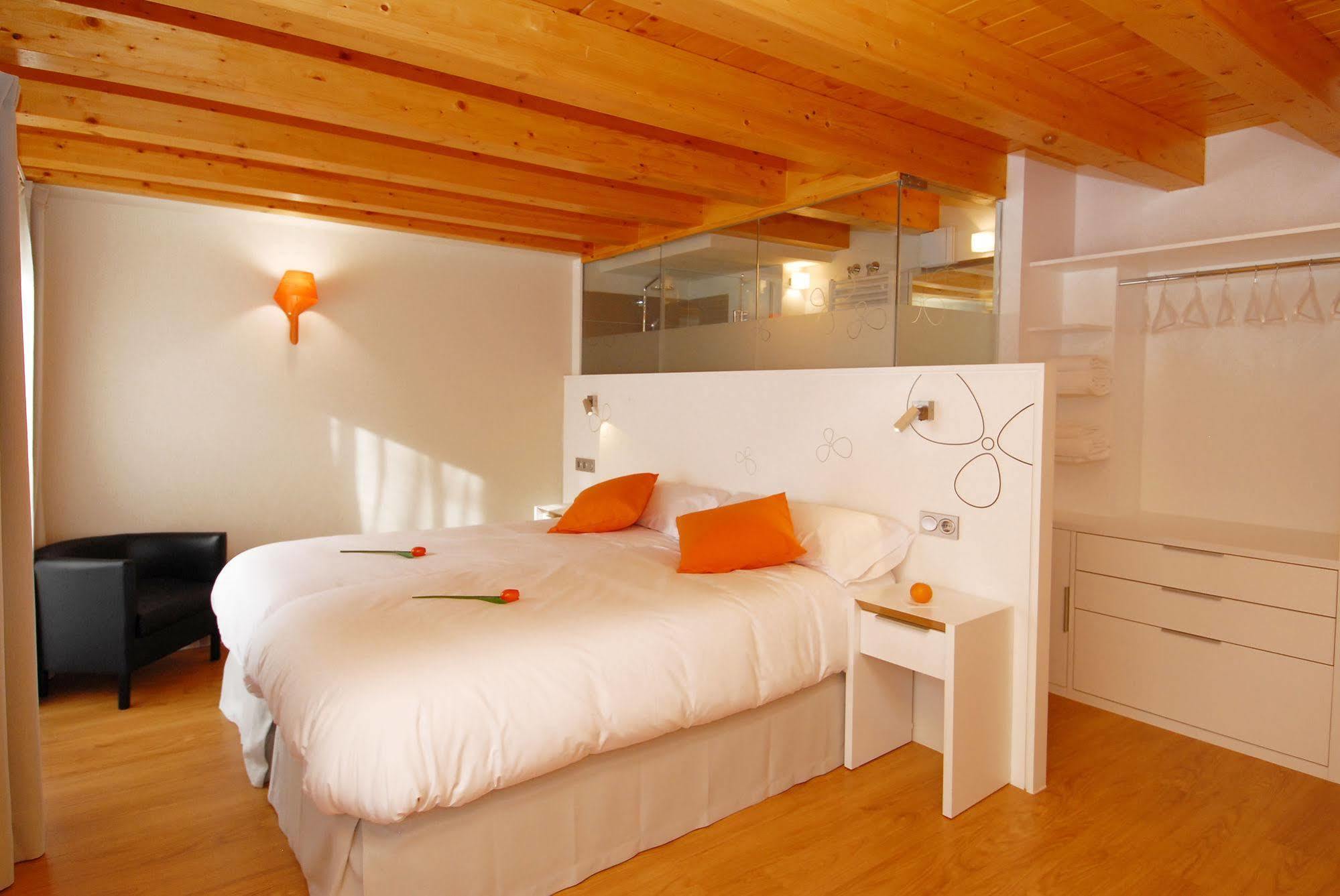 Burgo Hostal Rimbombin מראה חיצוני תמונה