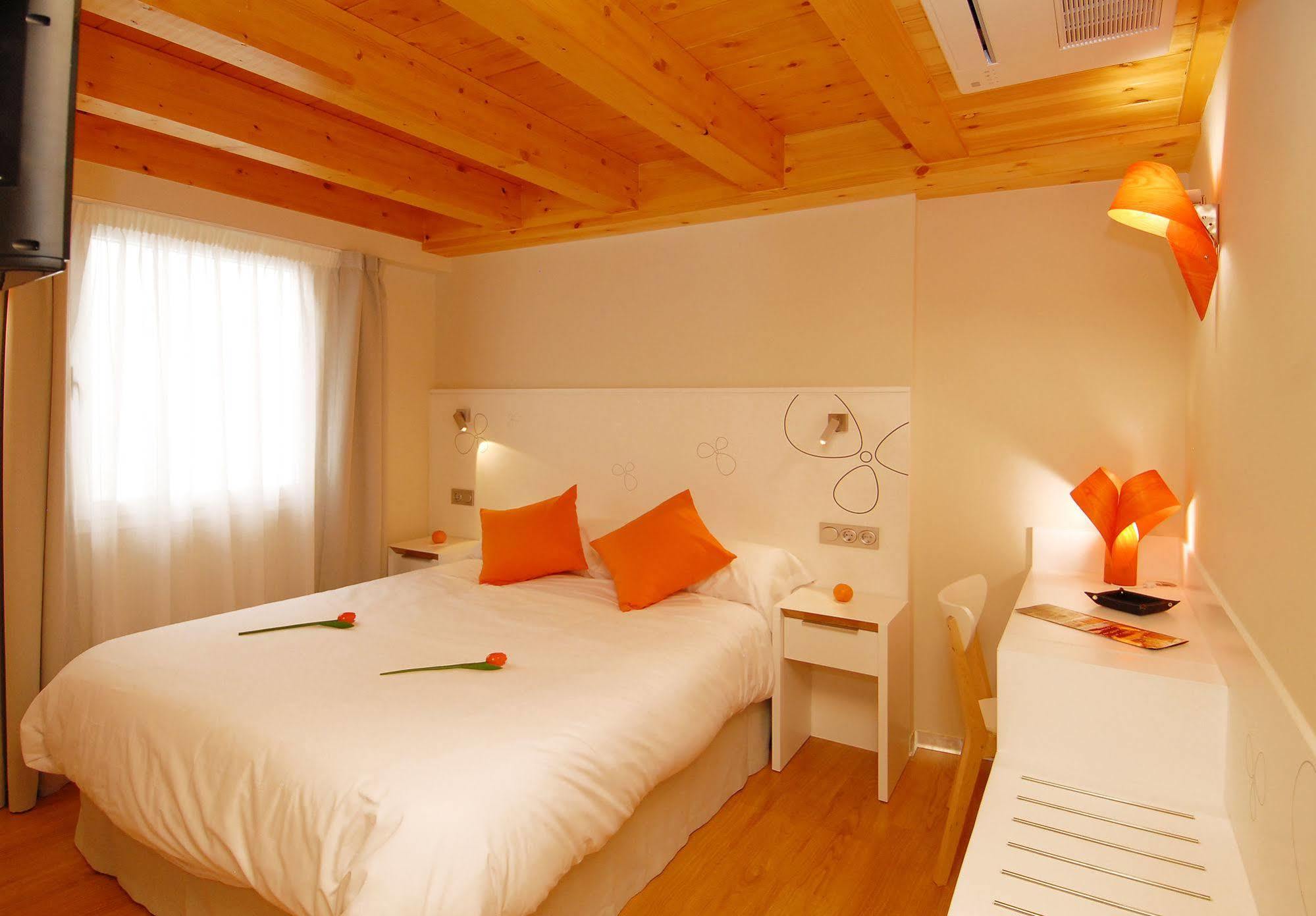 Burgo Hostal Rimbombin מראה חיצוני תמונה